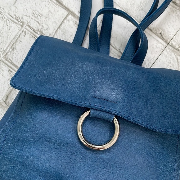 Roots Backpack - Picture 2 of 12